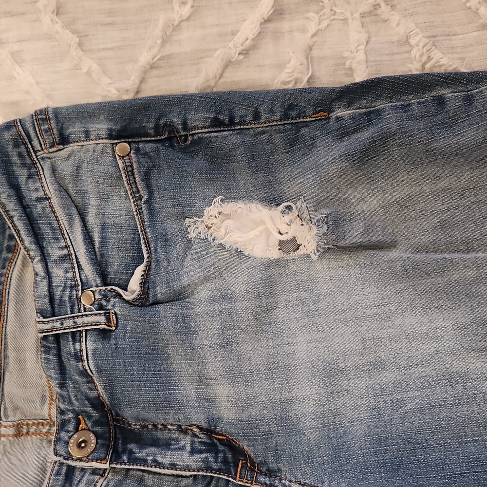 Medium wash, distressed Torrid jean shorts size 14! - Picture 11 of 11
